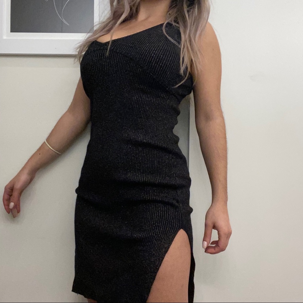 Black knit slit rubbed dress